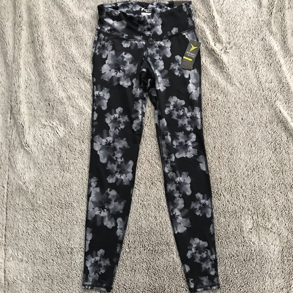 Old Navy running “Go-Dry” mid rise leggings